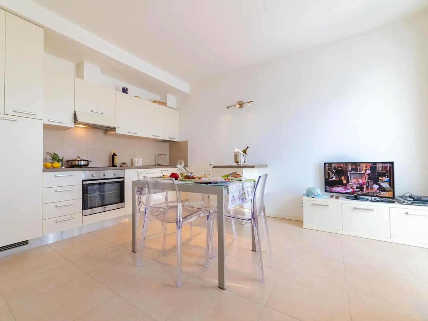 Albatros - swimming pool with sea view and small terrace