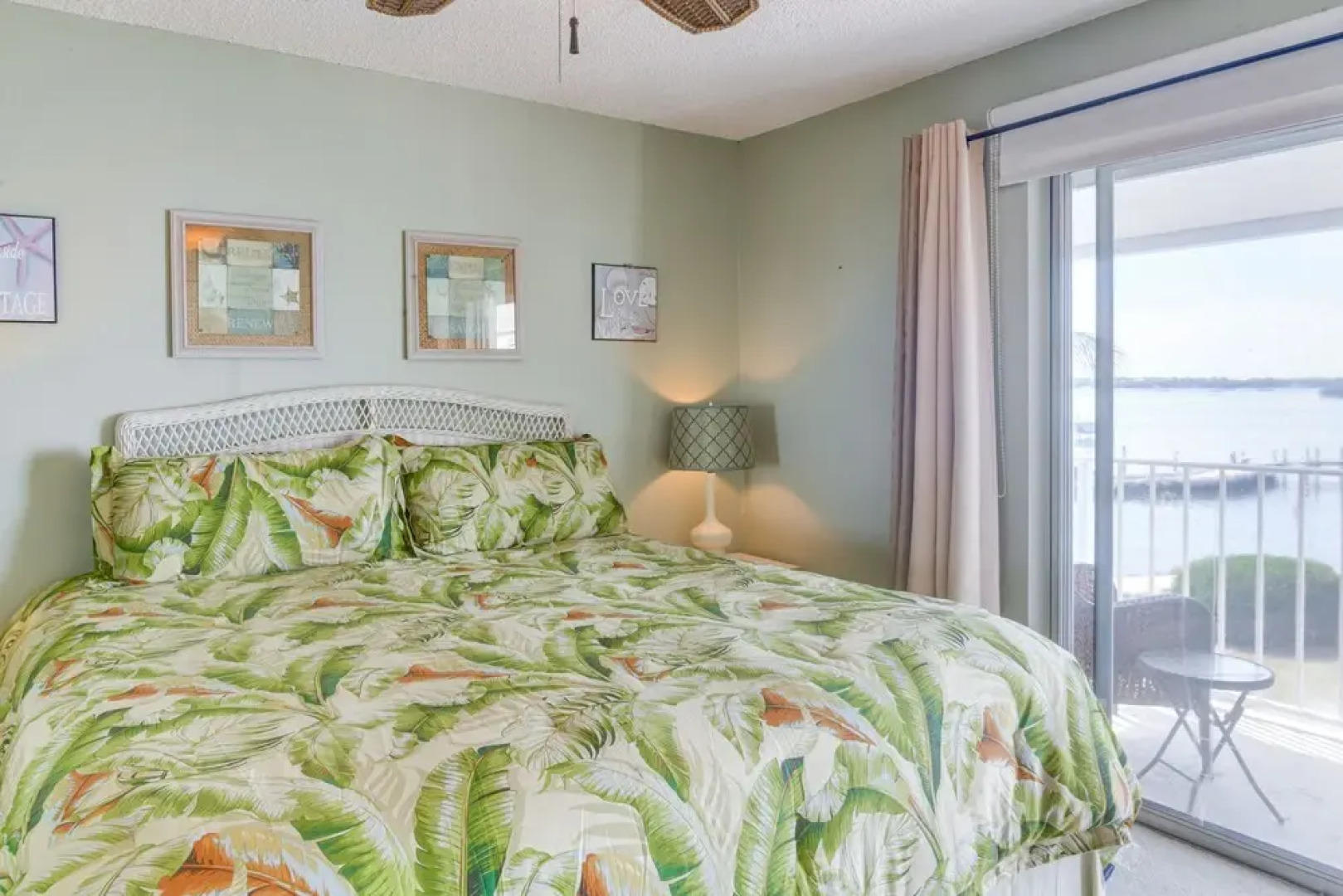 Beachfront Tavernier Abode w/ Balcony & Bay Views!