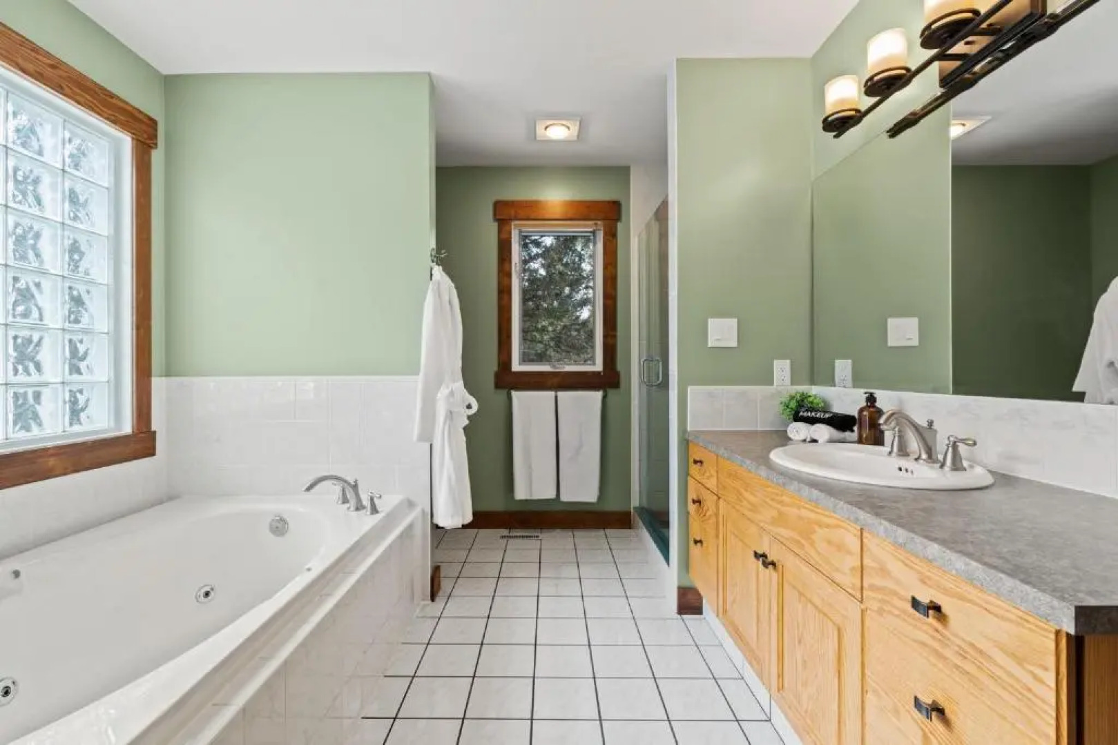 The Caribou Lodge I HotTub I Fireplace I Sleep16