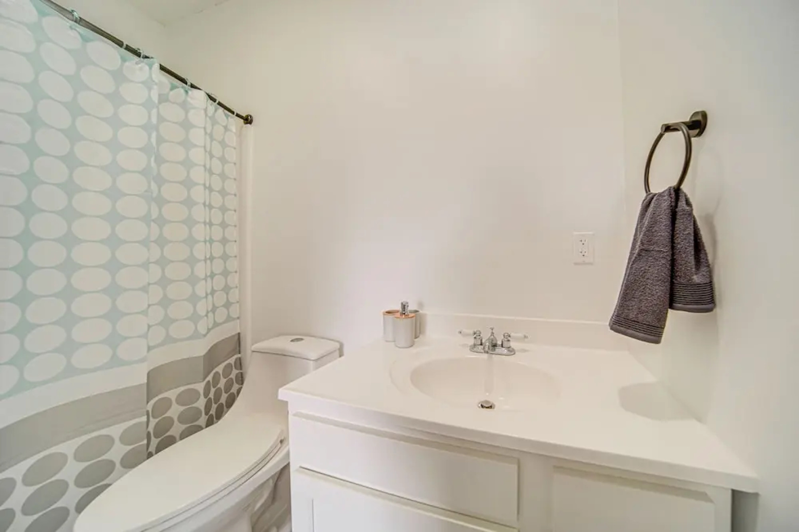 4 Mi to Lake Erie: Condo w/ Golf Course Views!