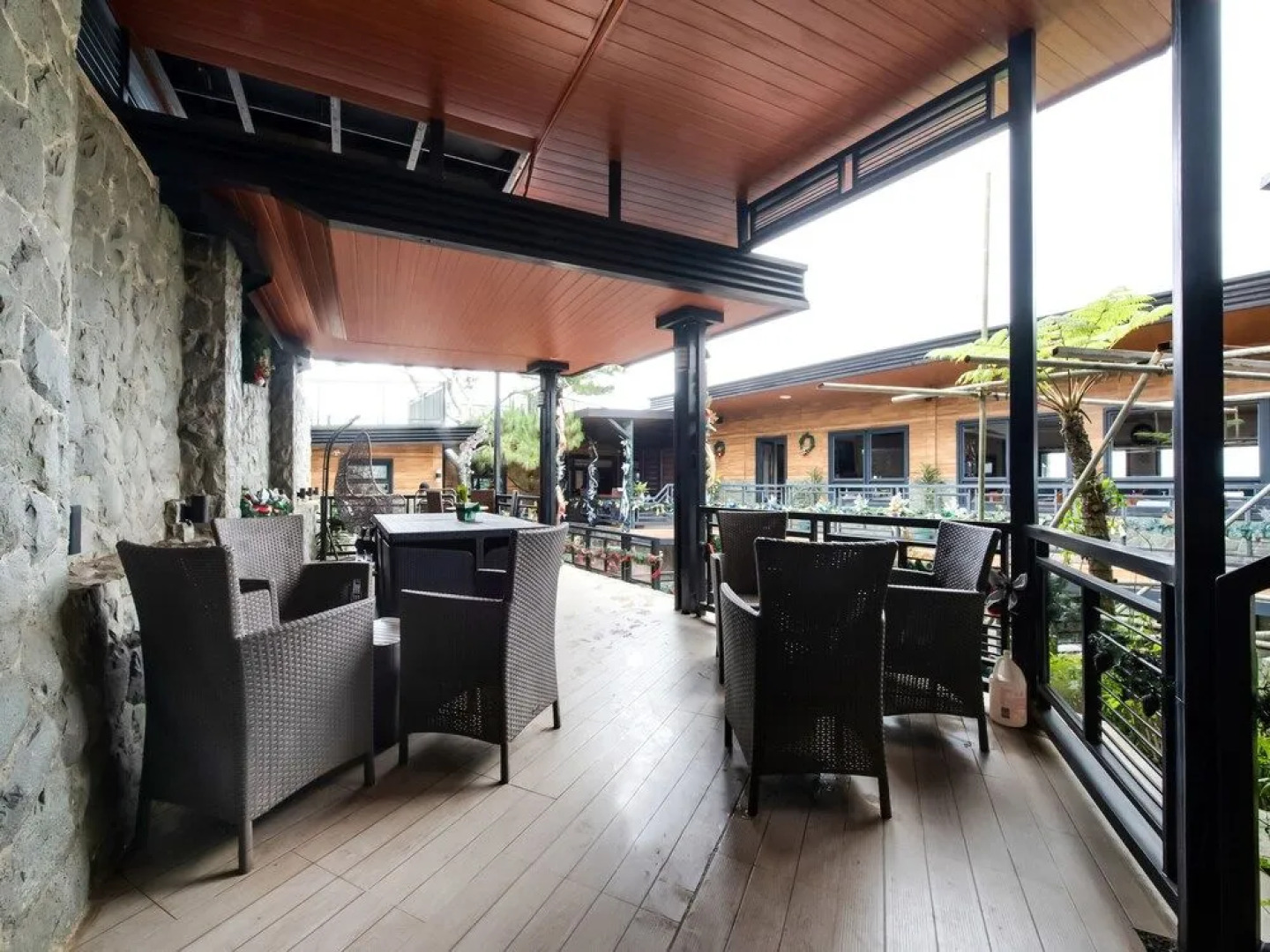 Vaccinated Staff - Capital O 492 Sunset View Ridge Residences