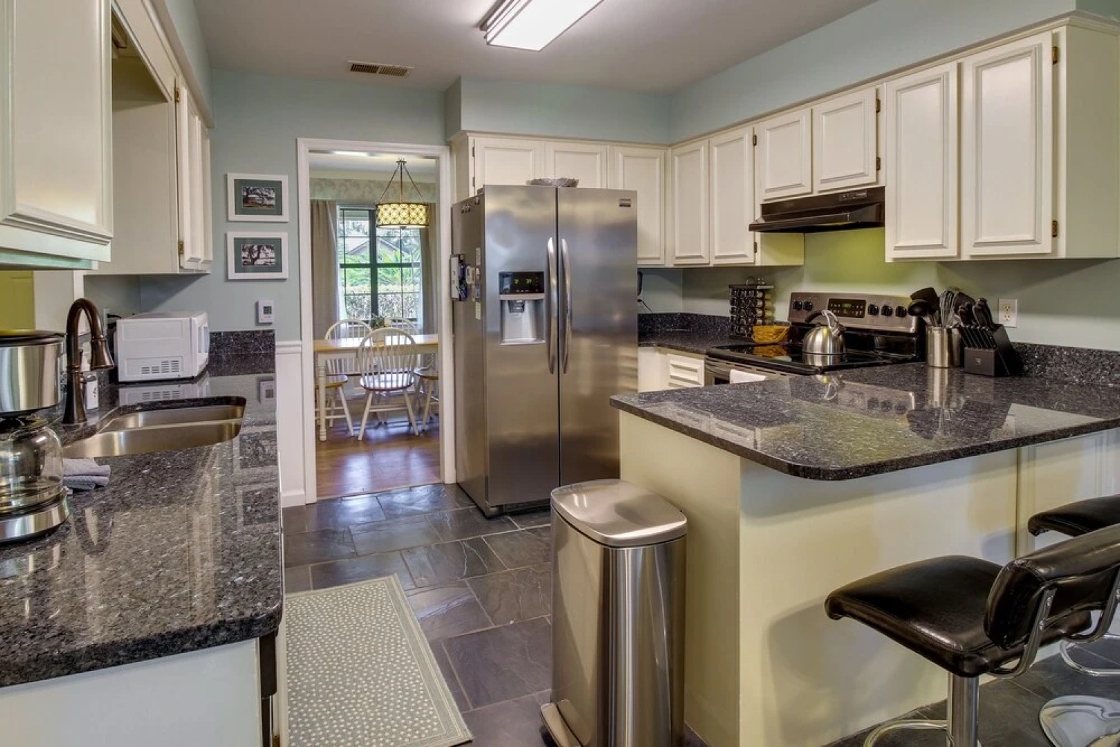 Sunny Savannah Home w/ Hot Tub ~ 10 Mi to Downtown