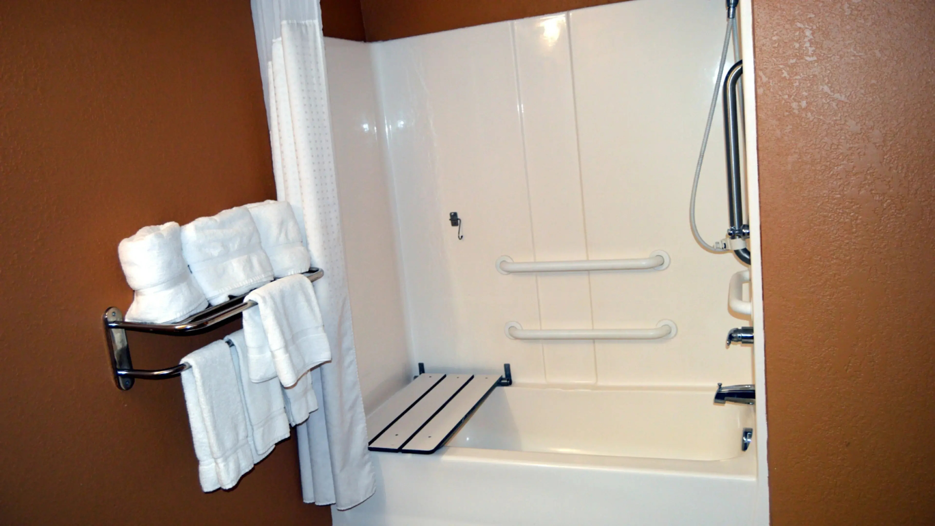 Holiday Inn Express & Suites Suffolk