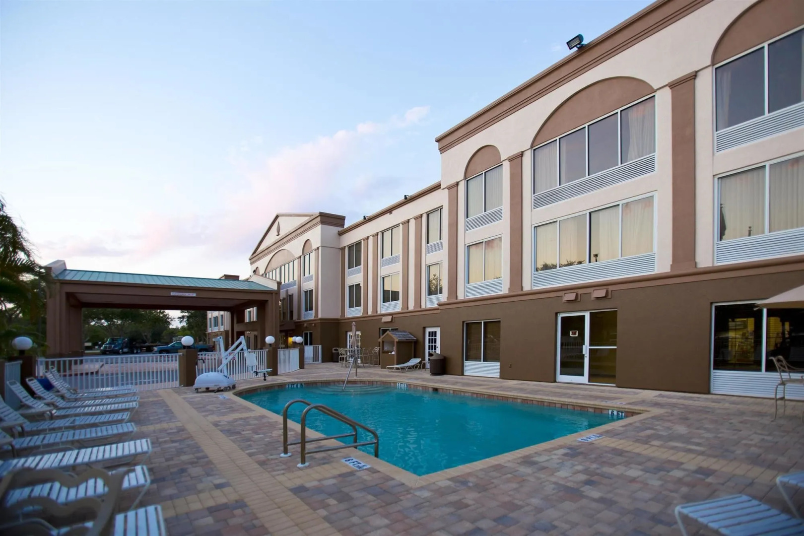 Best Western Plus Ambassador Suites Venice