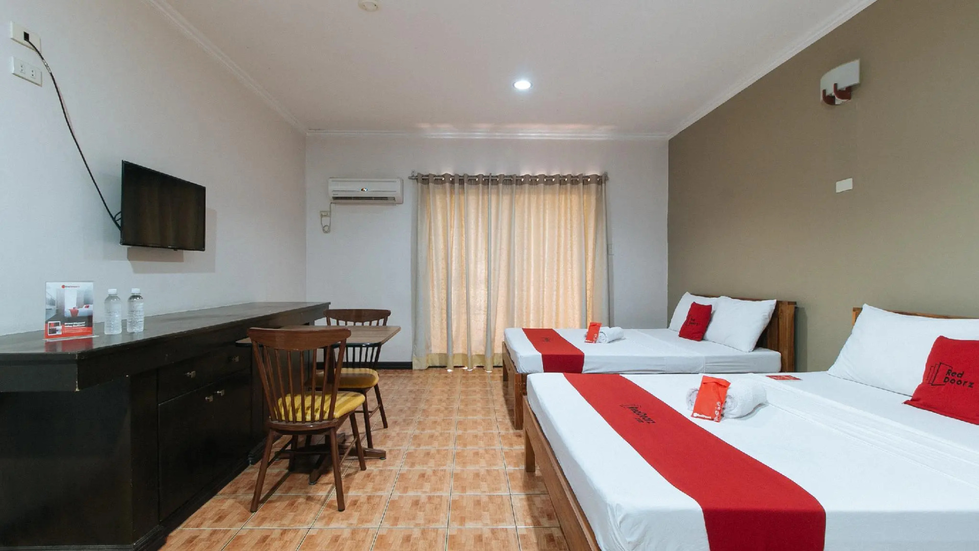 RedDoorz @ Km 50 Aguinaldo Highway Tagaytay - Vaccinated Staff