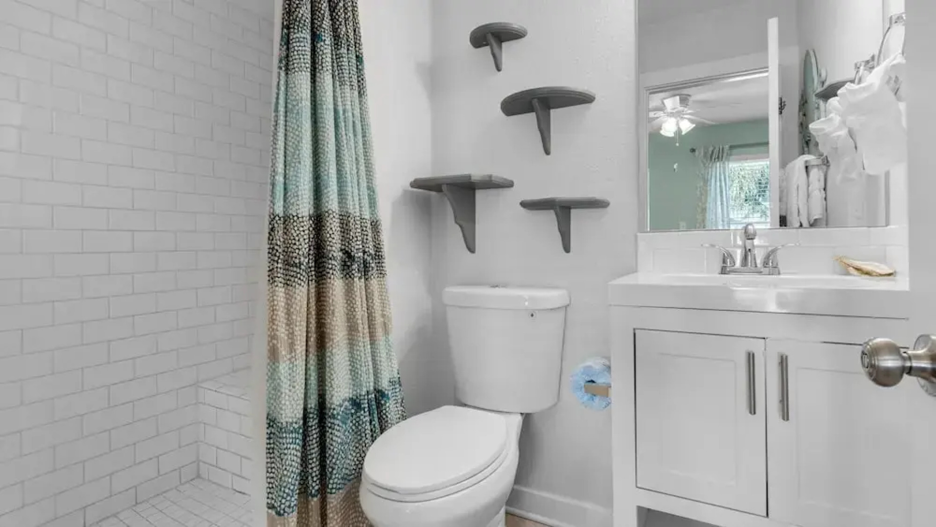 Your Ideal Beach Getaway With Private Pool, Game Room and Close to Beach!