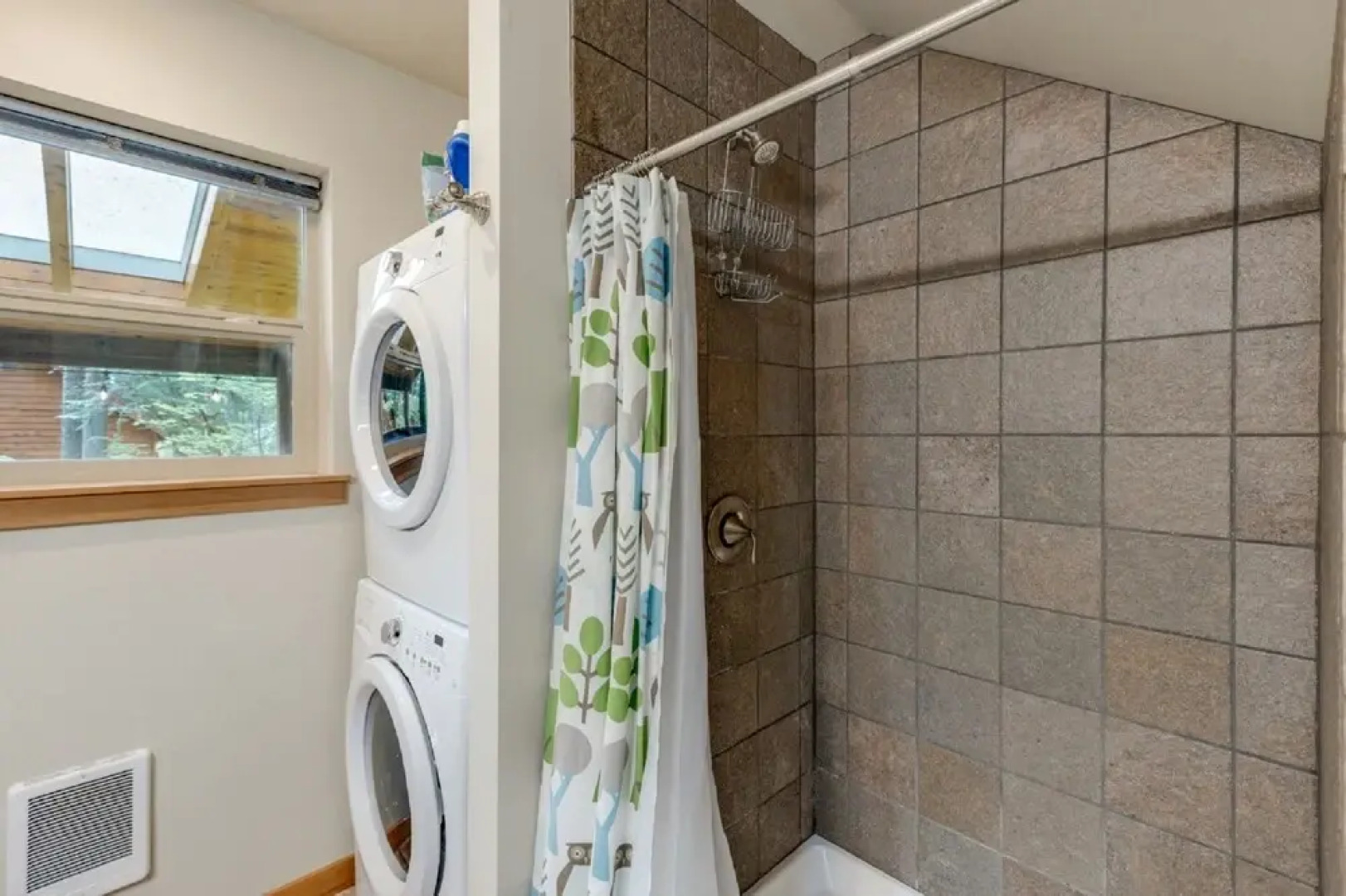 52GS - Hot Tub - WiFi - Pets Ok - Wood Stove - Sleeps 6