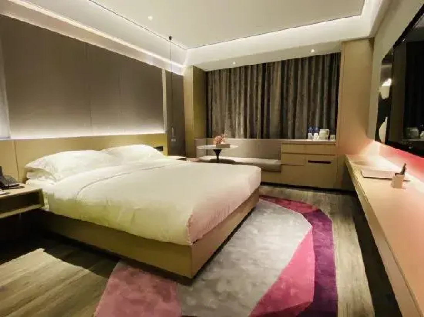 Lingyuan International Hotel