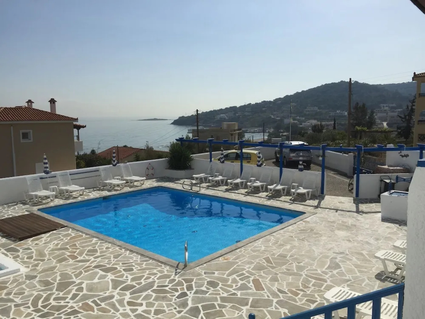 Blue Dolphin Studios & Apartment