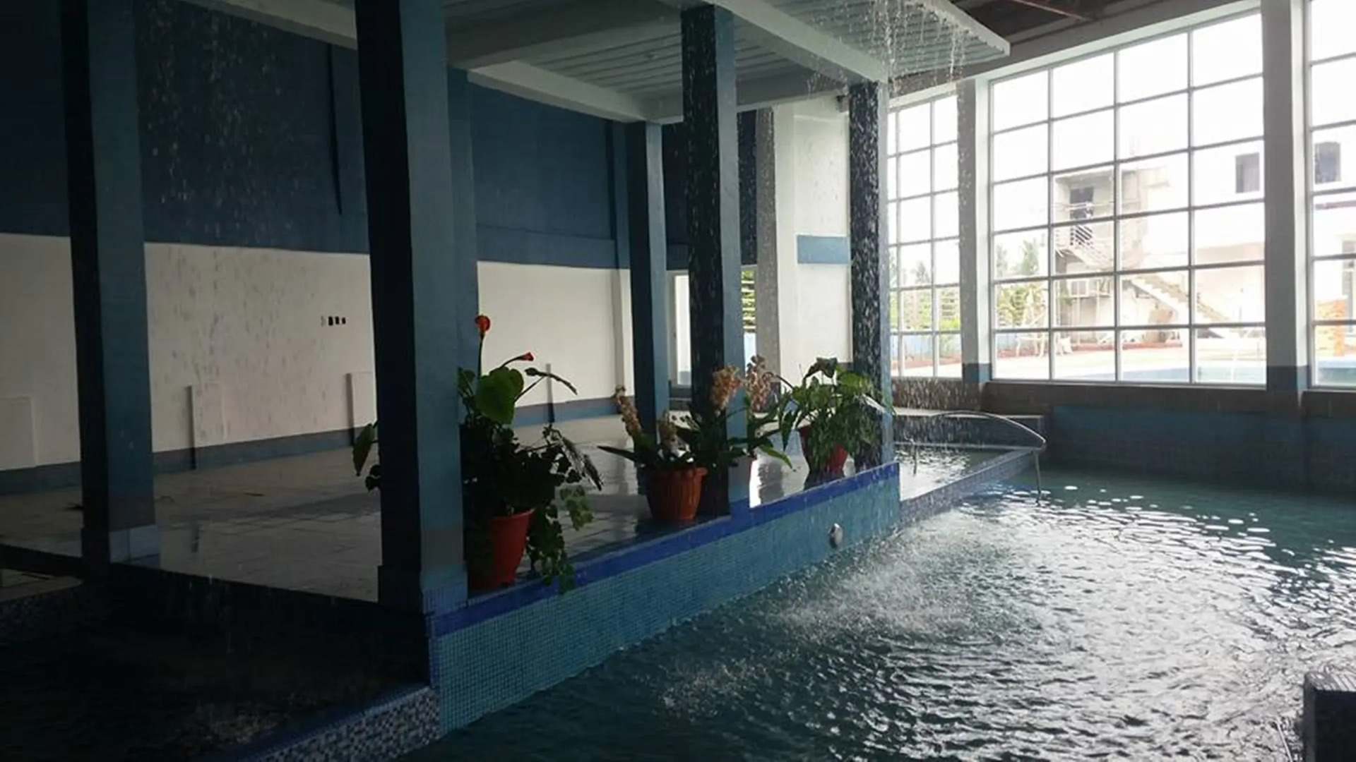 Regal Plaza Drive-Inn