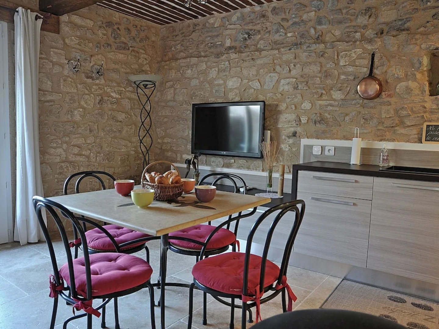 Luxurious Villa in Aix-en-Provence with Jacuzzi