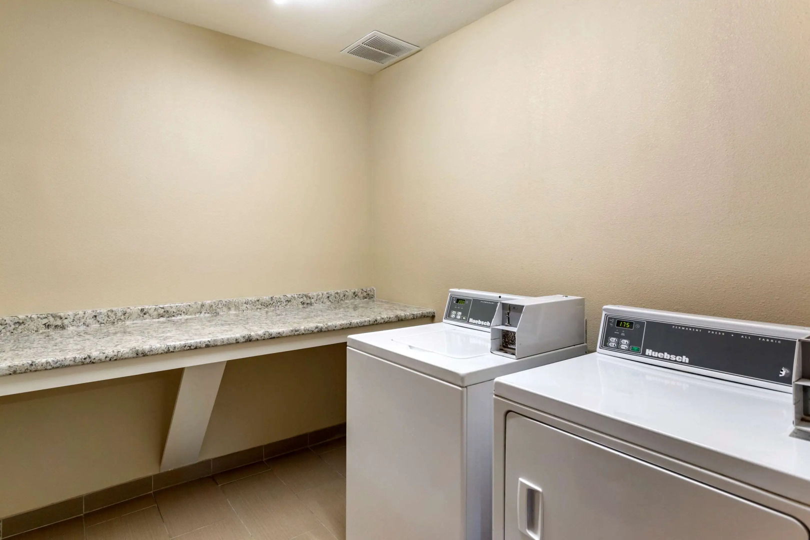 Comfort Suites At Rivergate Mall