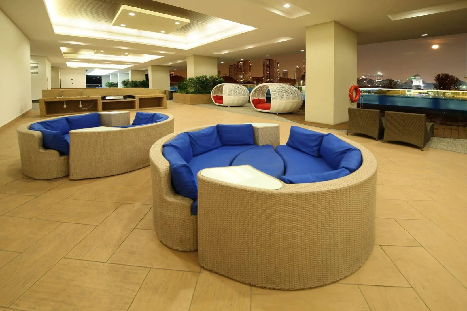 Paragon Serviced Suites @ Straits View