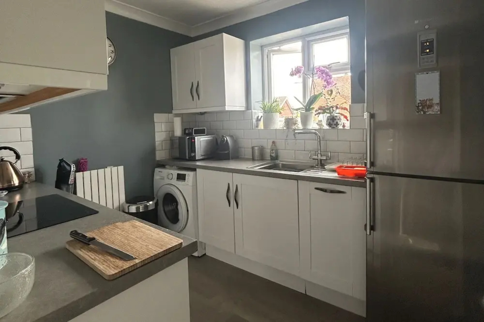 Homely 2-bed Apartment - Sleeps 3 & Parking