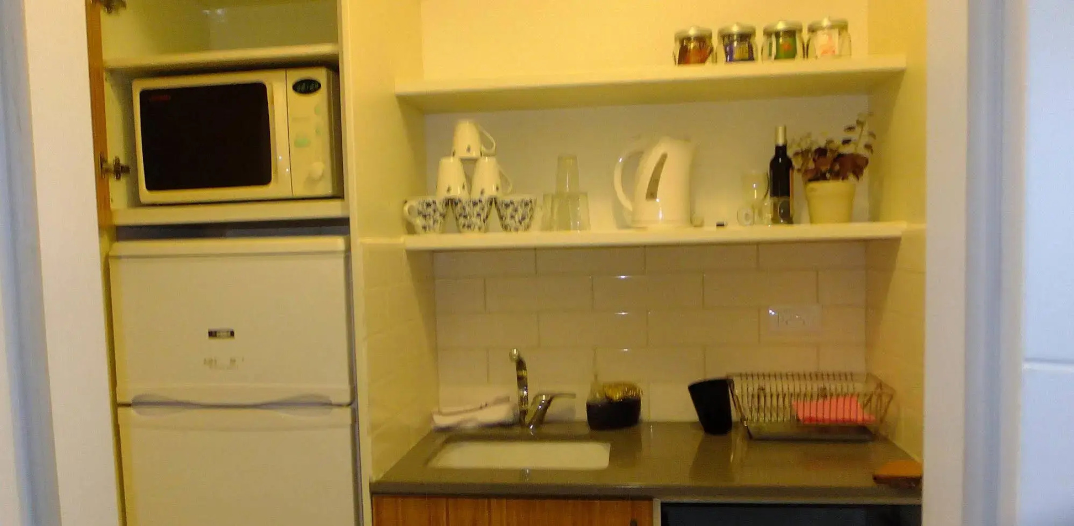 Nuriel Fruit & Guest House