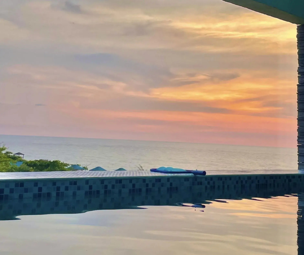 The Palms Resort & Bar