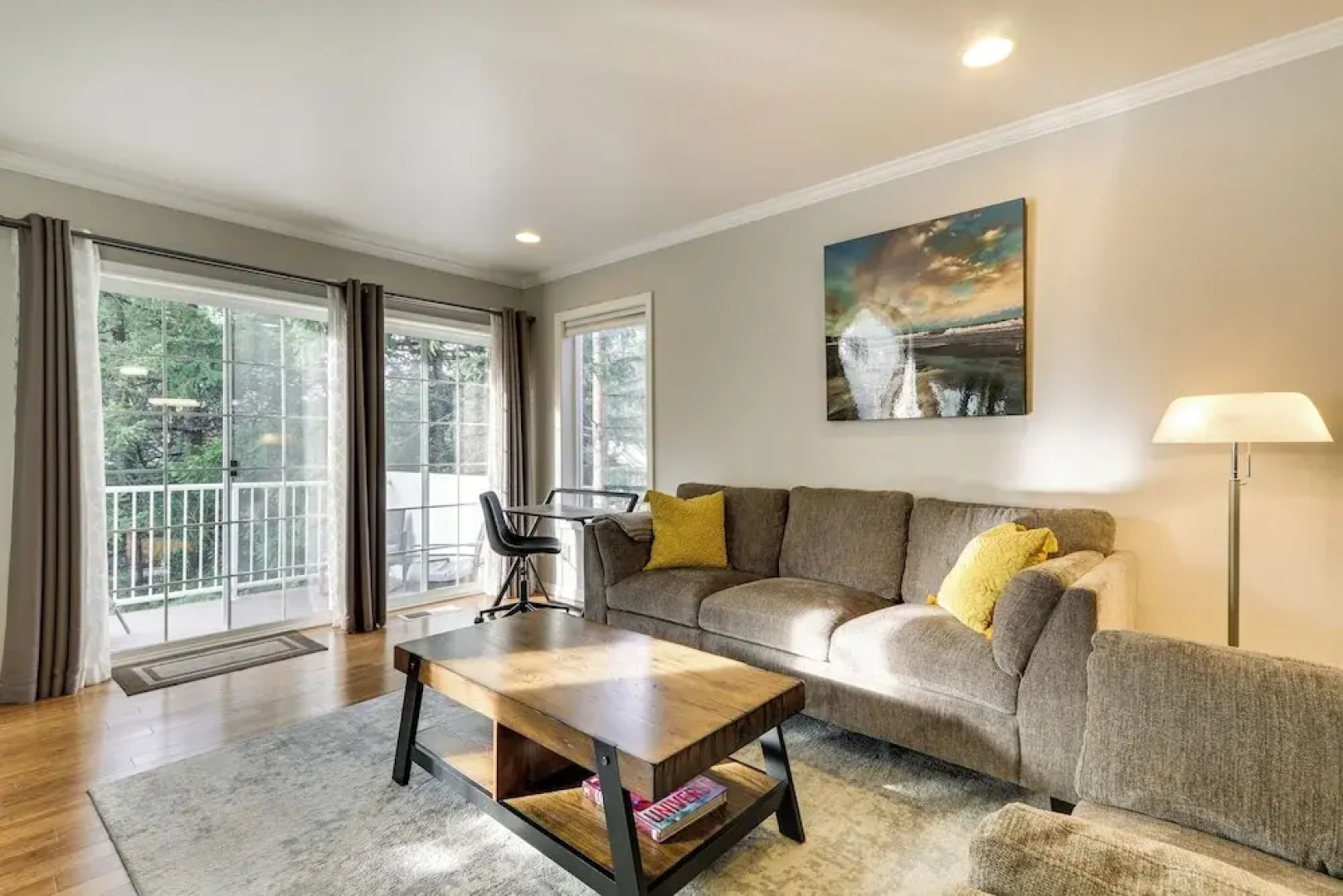 Lake Oswego Home w/ Deck 9 Mi to Downtown Portland