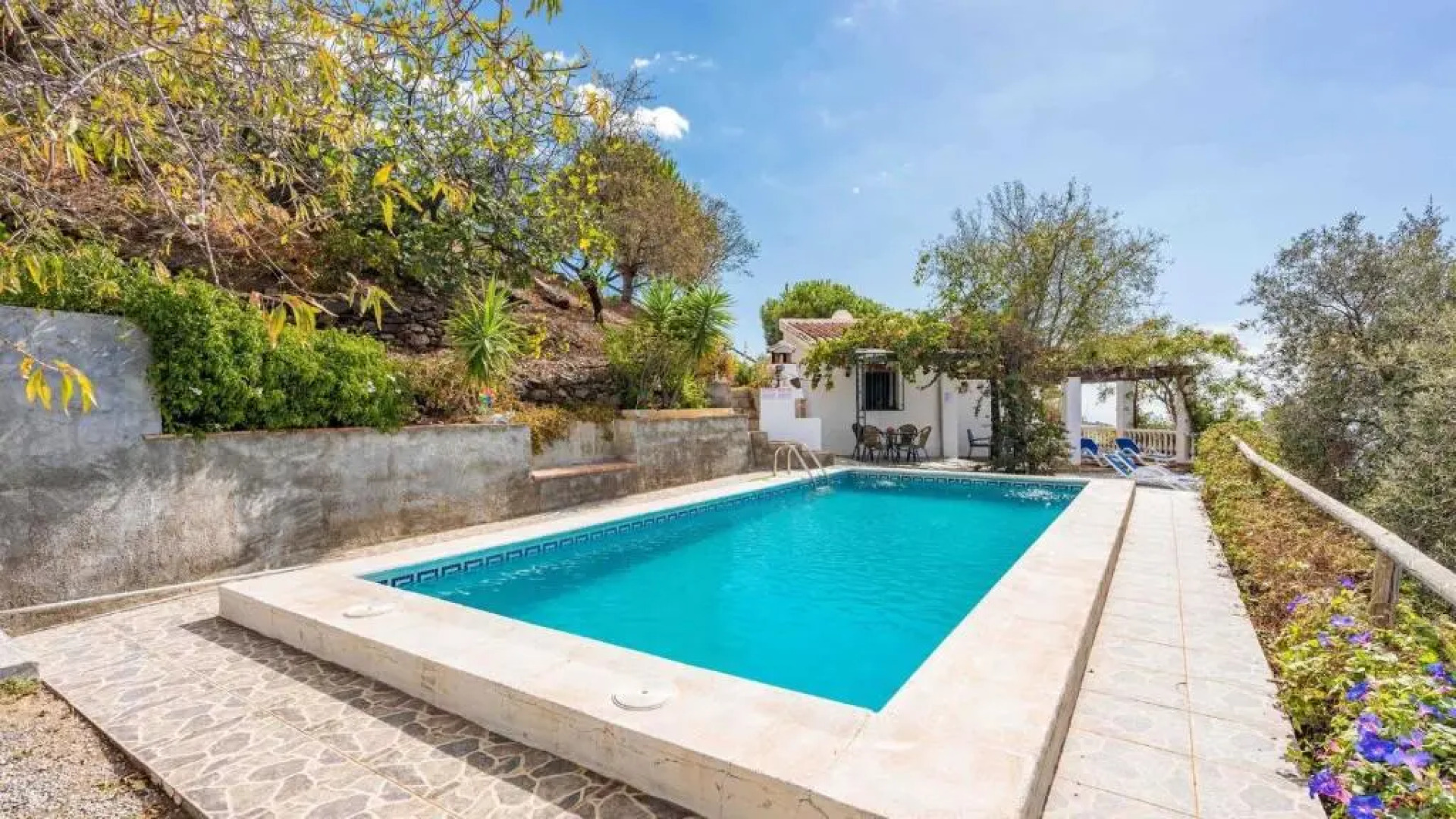 Casa Lola Sayalonga by Ruralidays