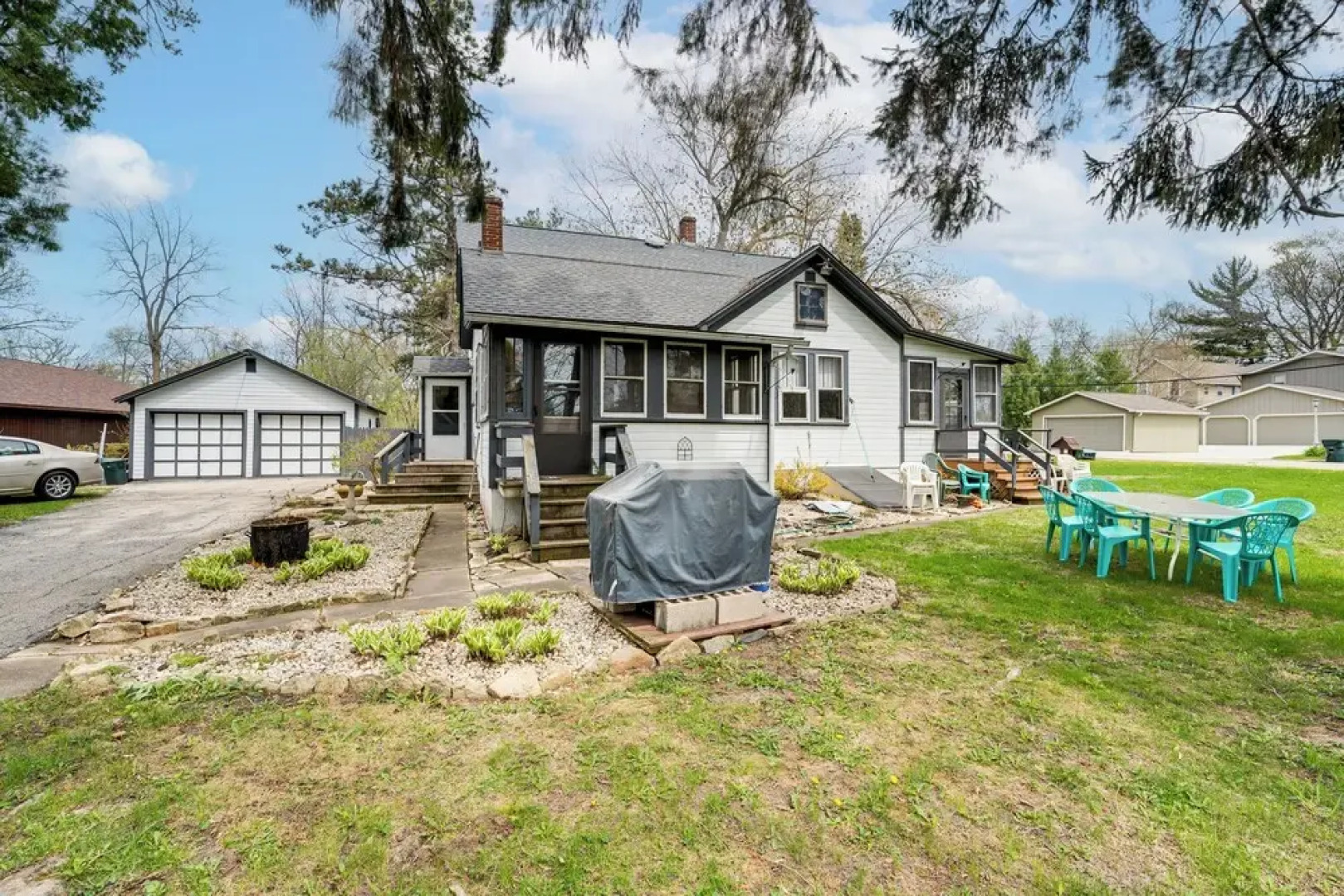 Twin Lakes Cottage: Walk to Elizabeth Lake!