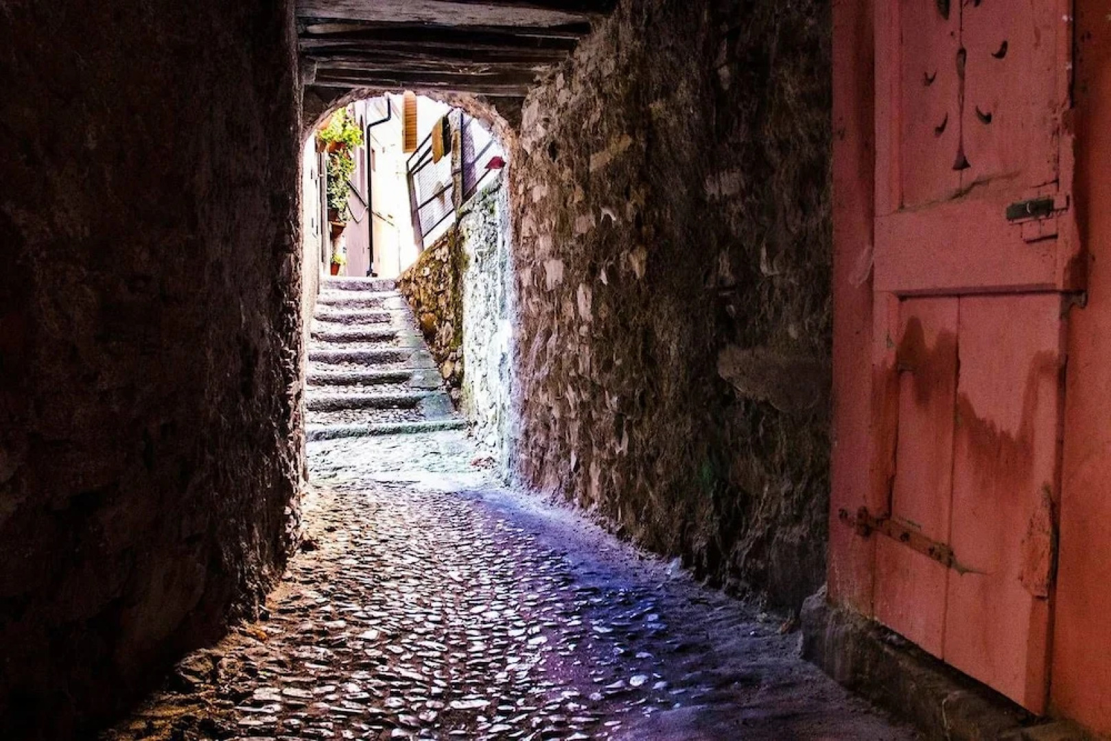 ALTIDO Cozy Lake View