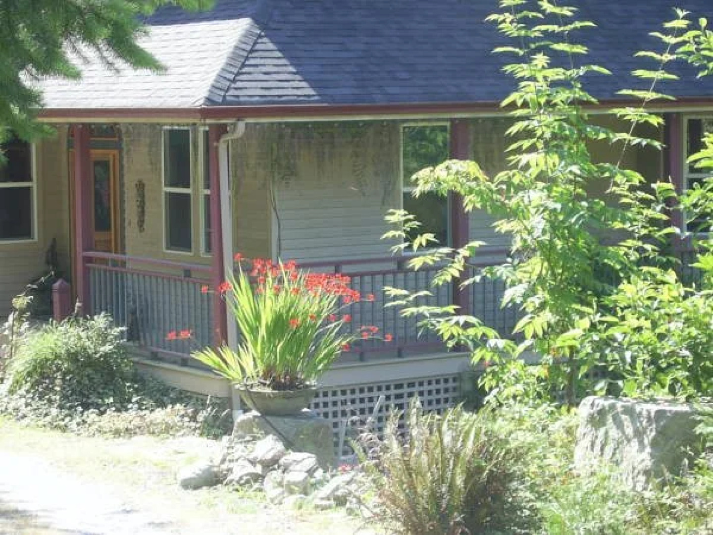 The Artist and The Quiltmaker - Victorian Bed and Breakfast