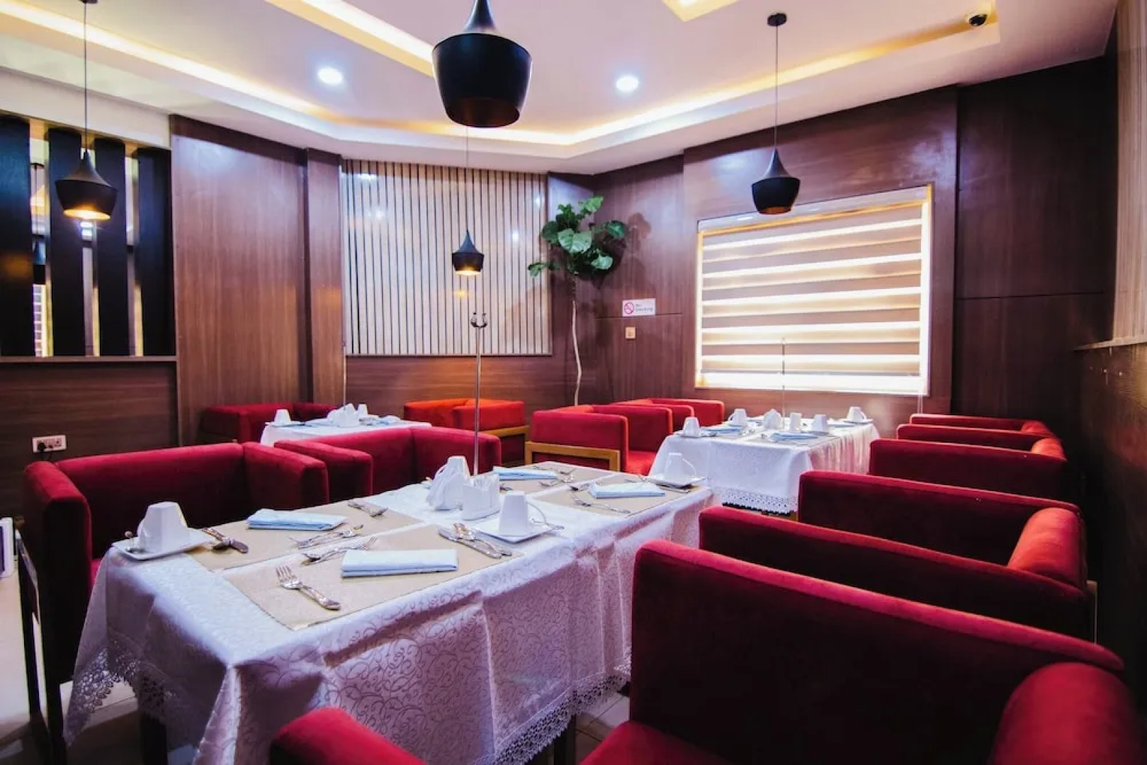 Bon Hotel Royal Parklane