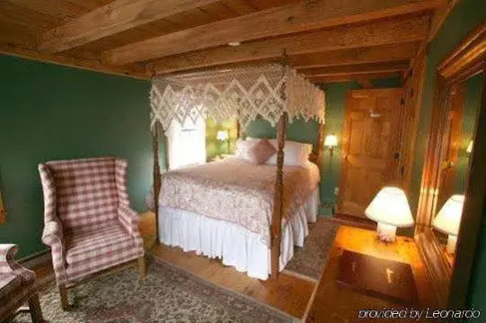 Seven Sea Street Inn