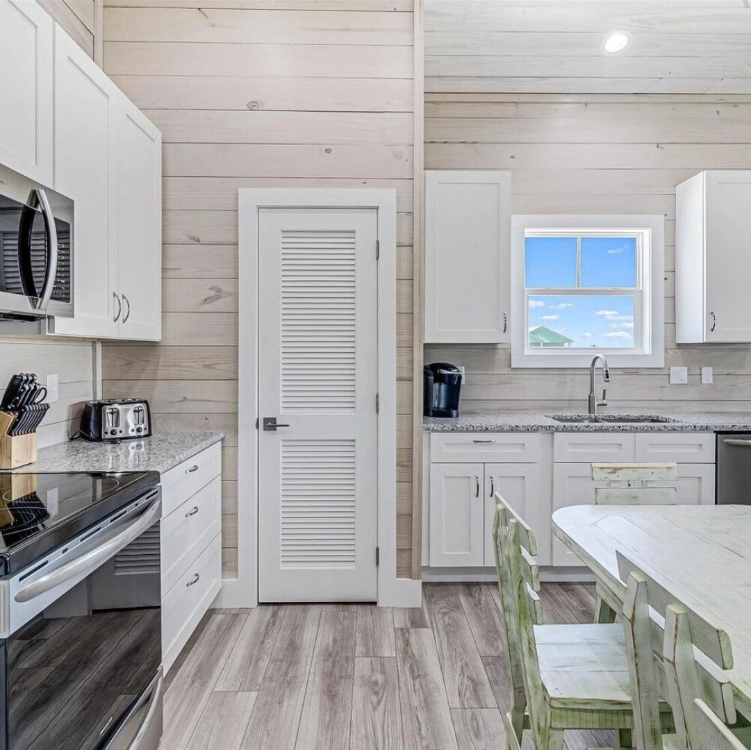 Under The Sea Sp107 4 Bedroom Home by RedAwning