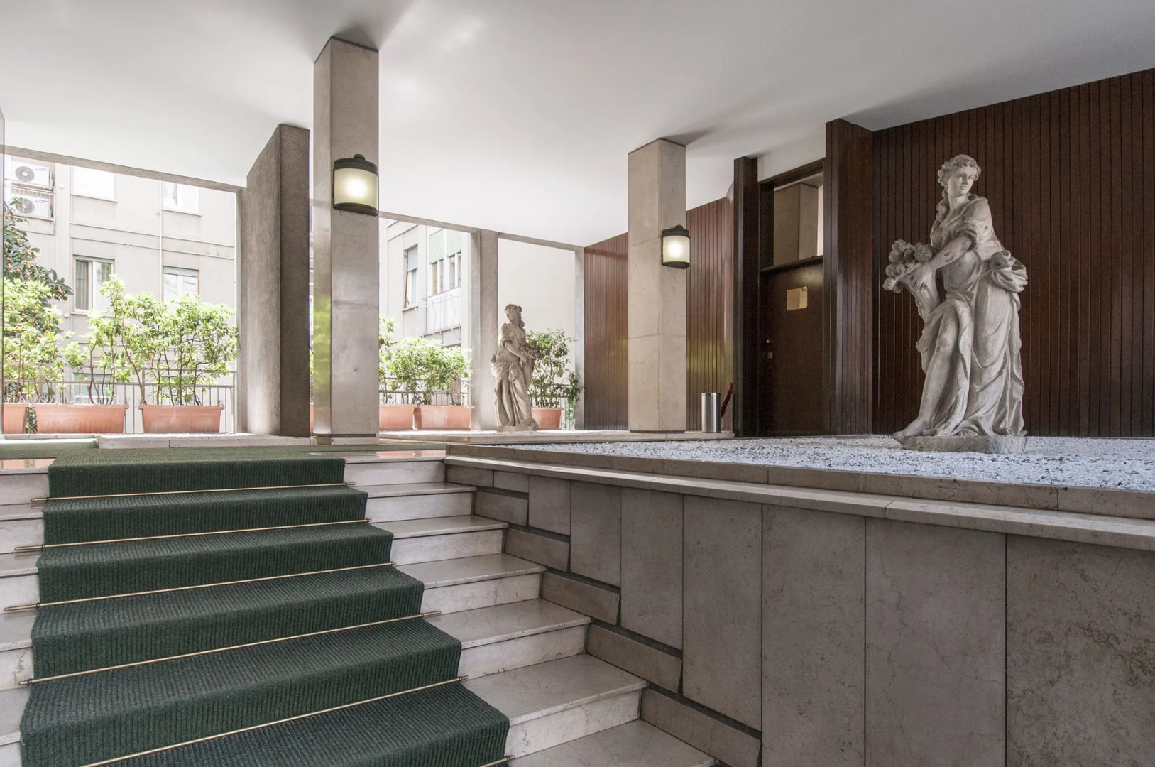 Milan Royal Suites & Luxury Apartments