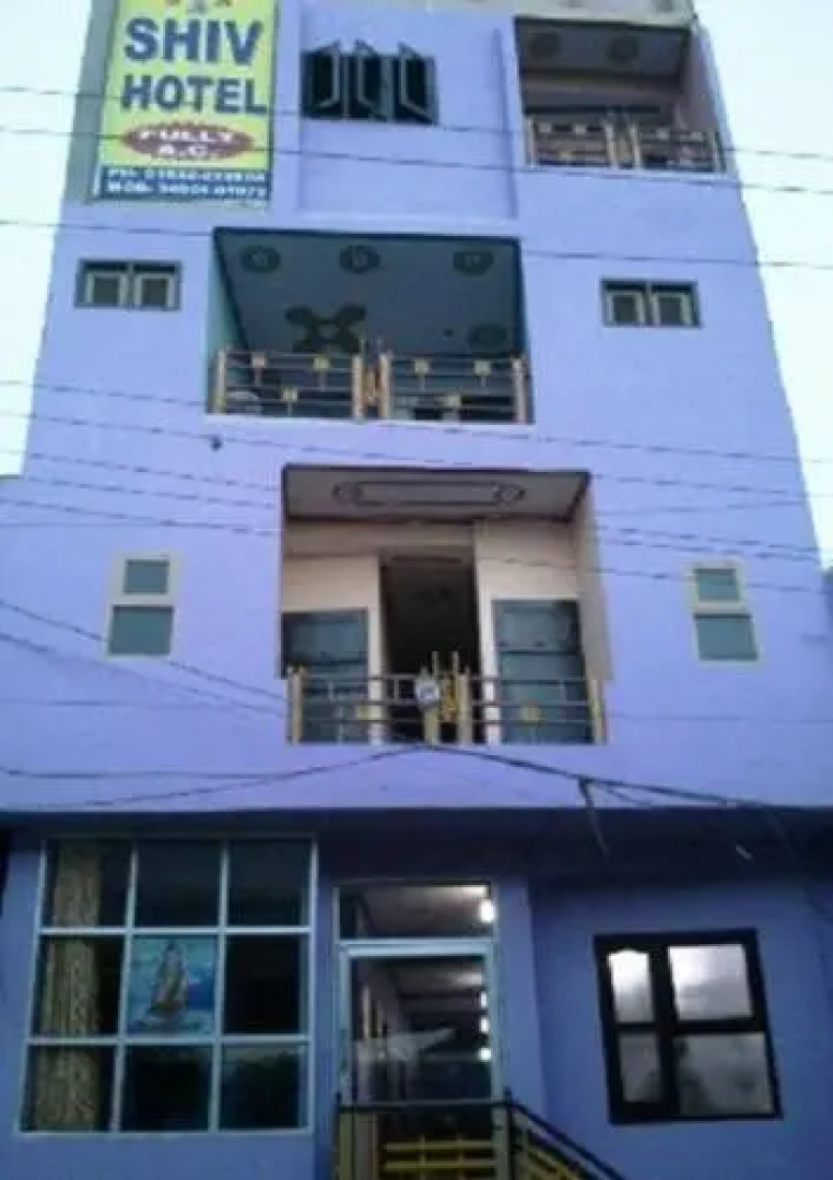 Hotel and Rooms (Hotel Shiv vilas)