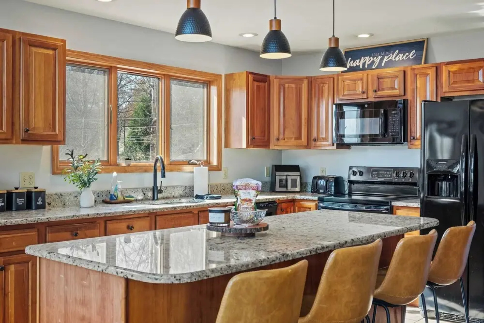 Lake View Chalet by Avantstay Lake Access + Deck