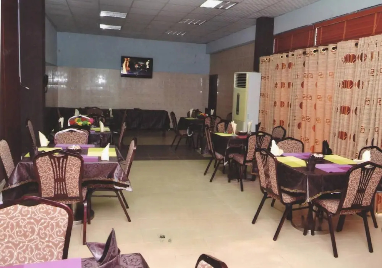 Naptin Executive Hotel And Suites