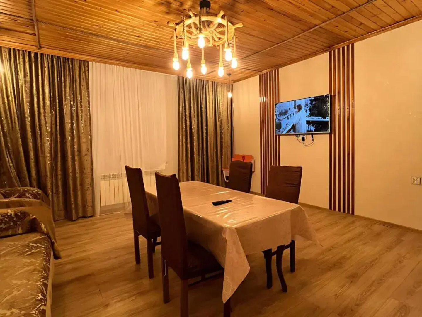 Cozy house 5 mins away from city center.