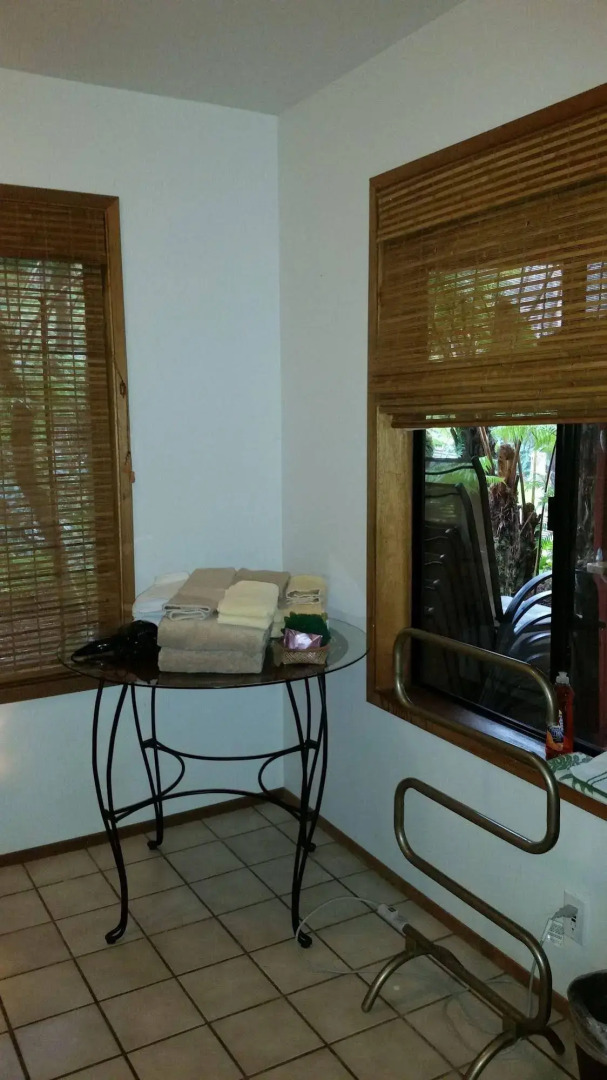 The Guest Cottages @ Volcano Acres Tree House