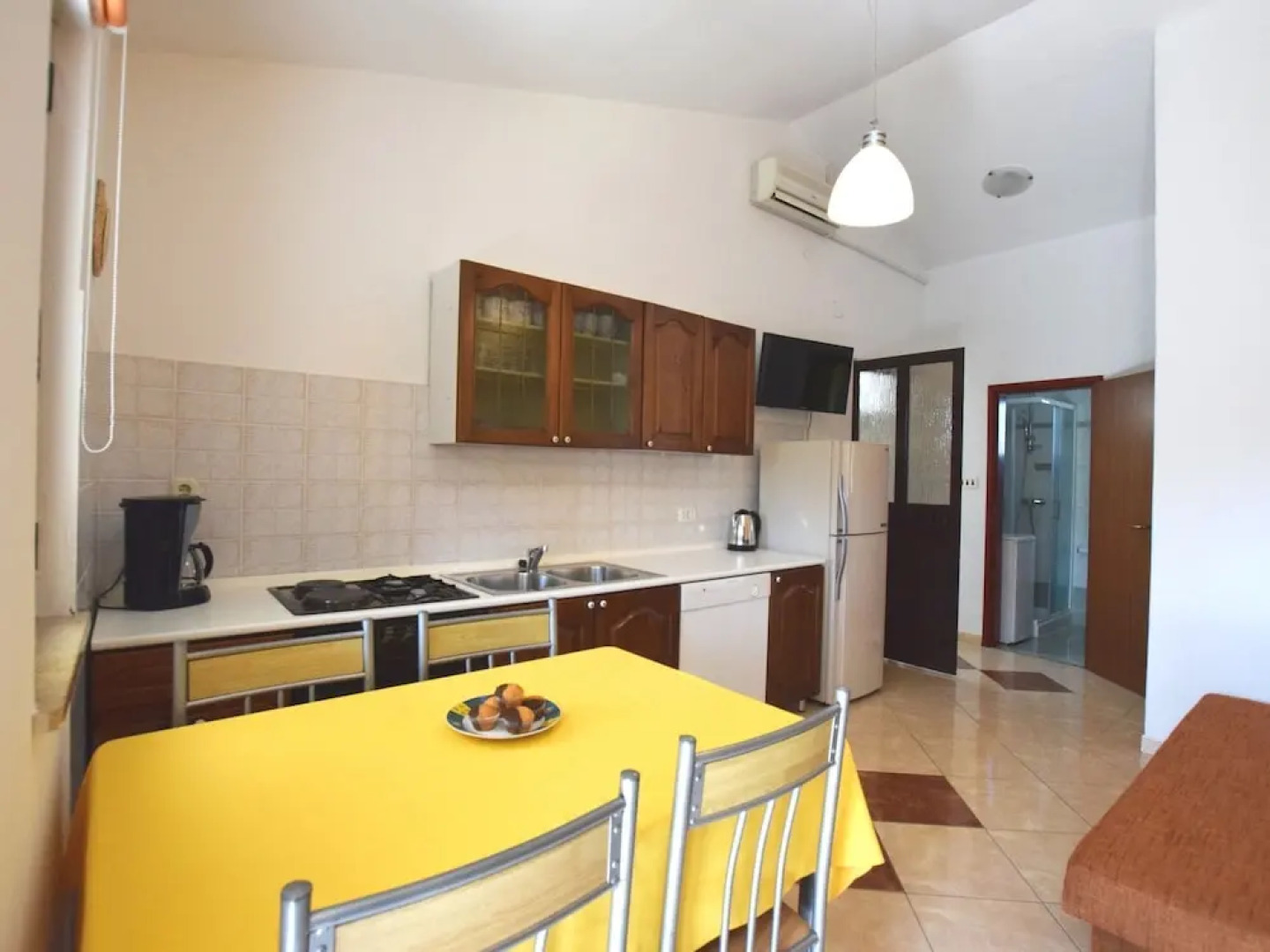 Comfortable Apartment ina Quiet Location, With a Shared Swimming Pool, Near Pula