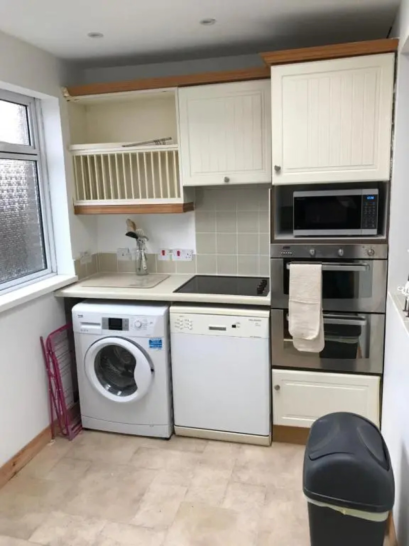 Spacious 5 double bed bedroom bungalow near Belfast