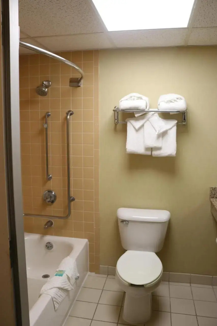 Ramada - Bradley Airport