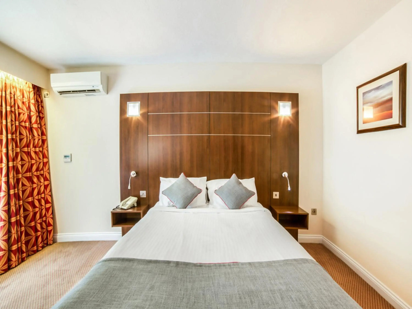 OYO The Bridge House Hotel