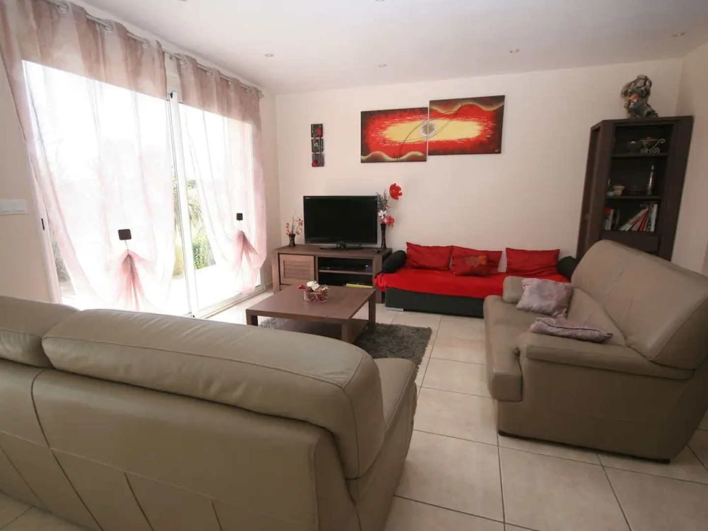 Villa With Indoor Heated Pool and Jacuzzi, Only 1.5 km of Beach and sea