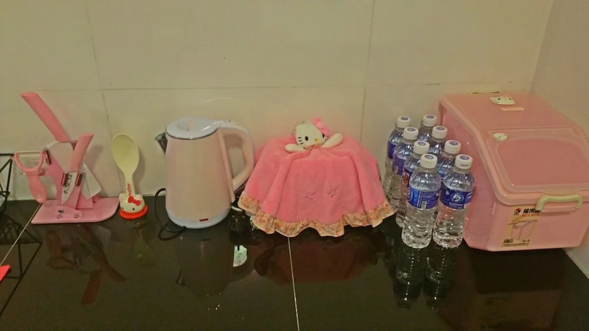 Hello Kitty Signature Suite