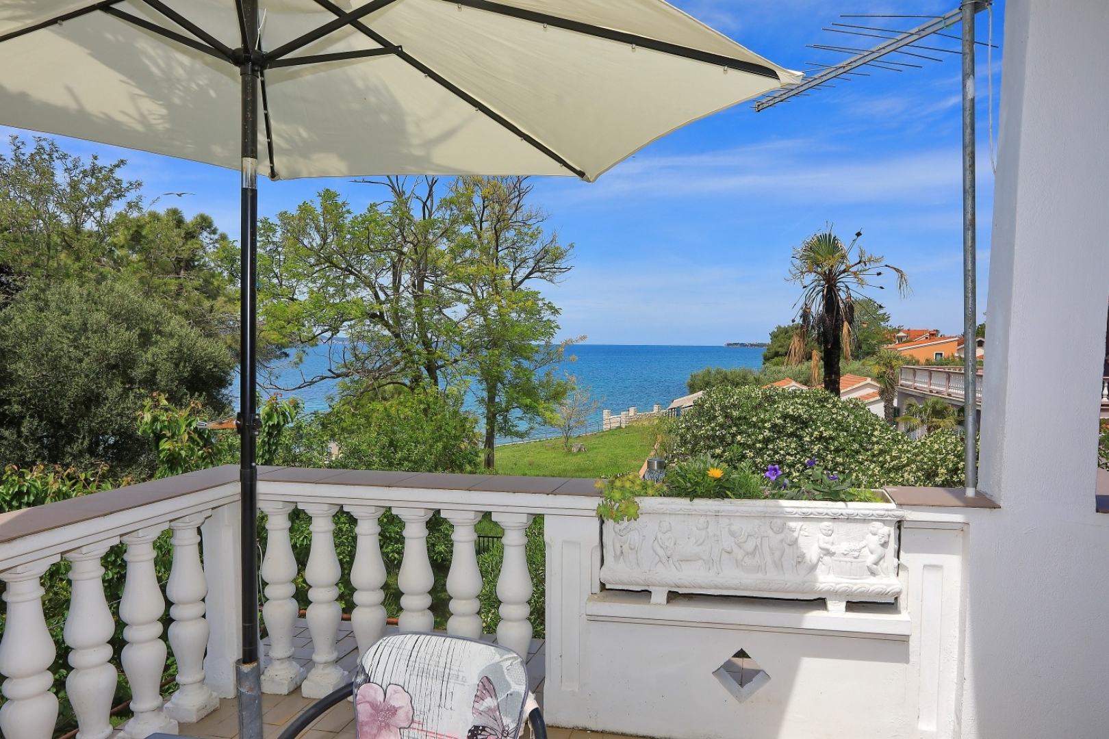 Room Aleksandra - 10 m from sea: R7 Bibinje, Zadar riviera