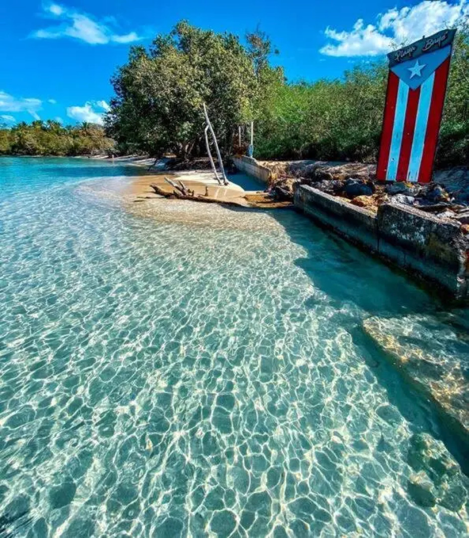 2-BR Modern Oceanfront Apt Steps from Playa Sucia