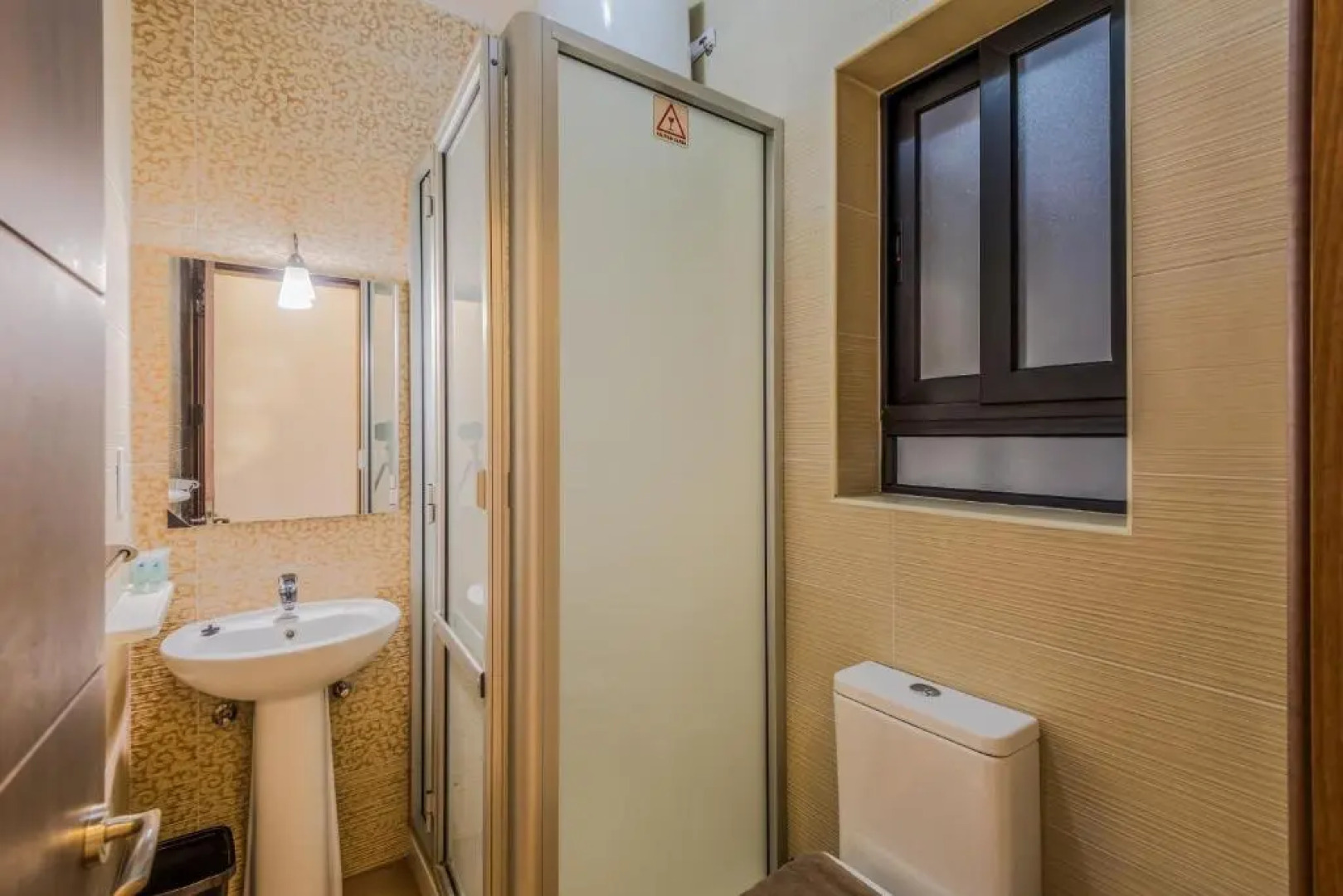 Blue Harbour 3 bedroom seafront apartment with large yard on the promenade - by Getawaysmalta