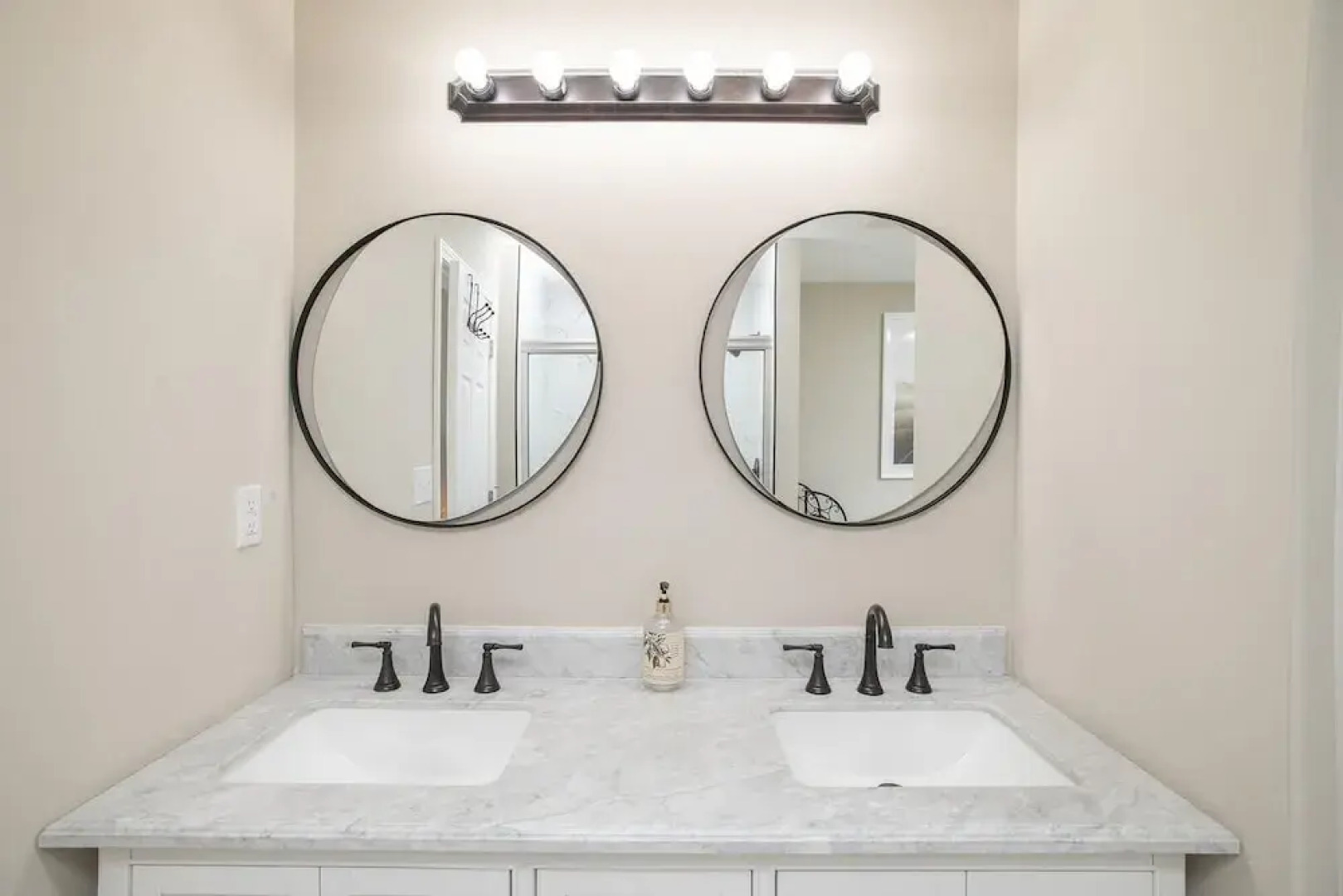 Cardinal Seas 5 Bedroom Home by RedAwning