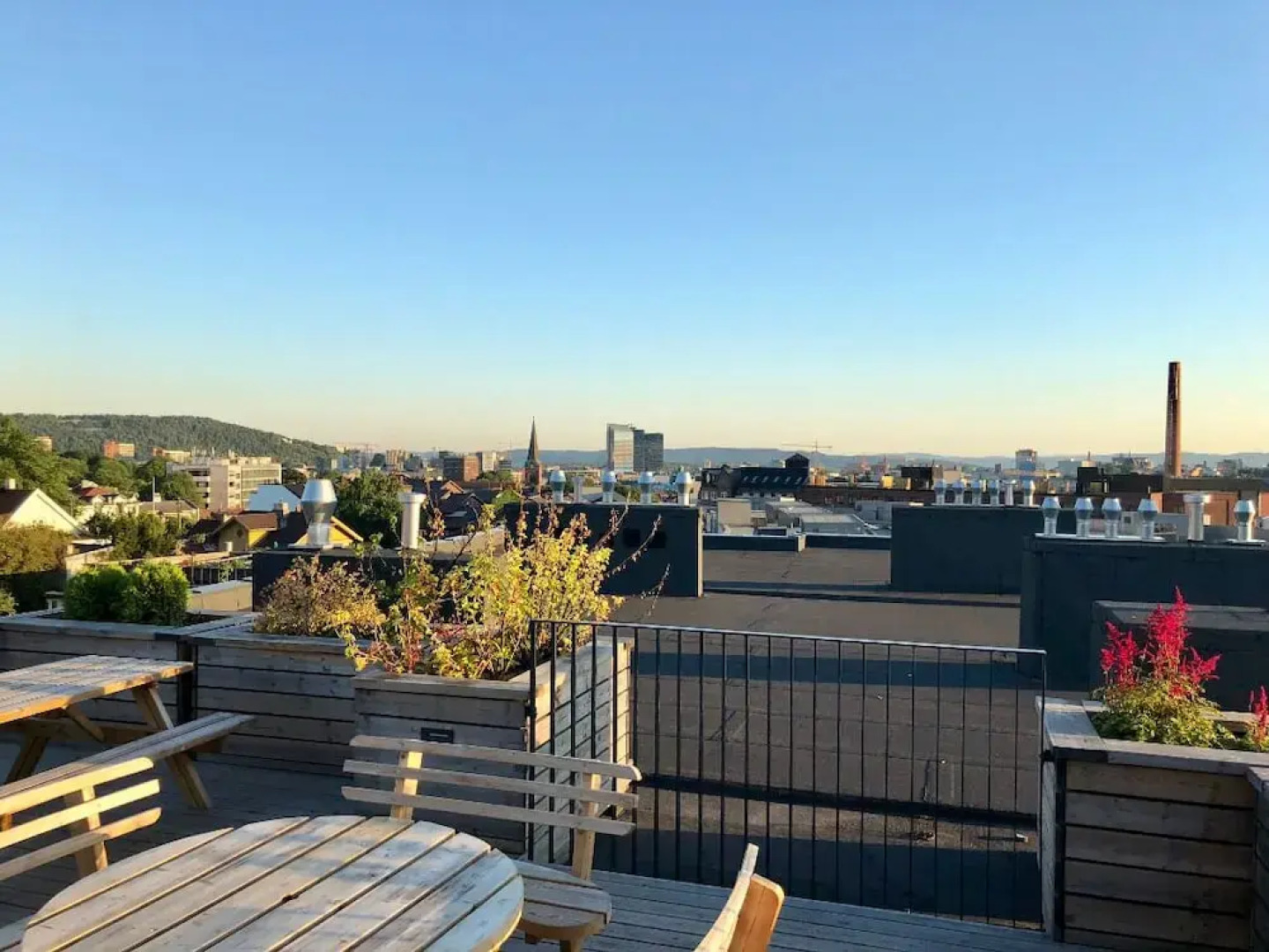 StayPlus Modern Apt Rooftop Terrace