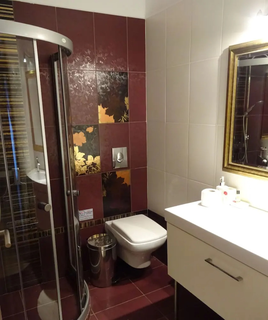 Artist's Villa Red Rose