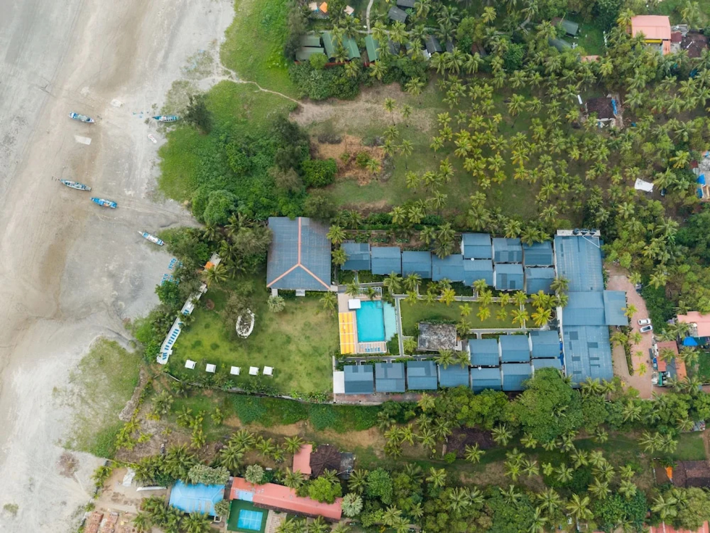 Foxoso La Beach Resort & Spa