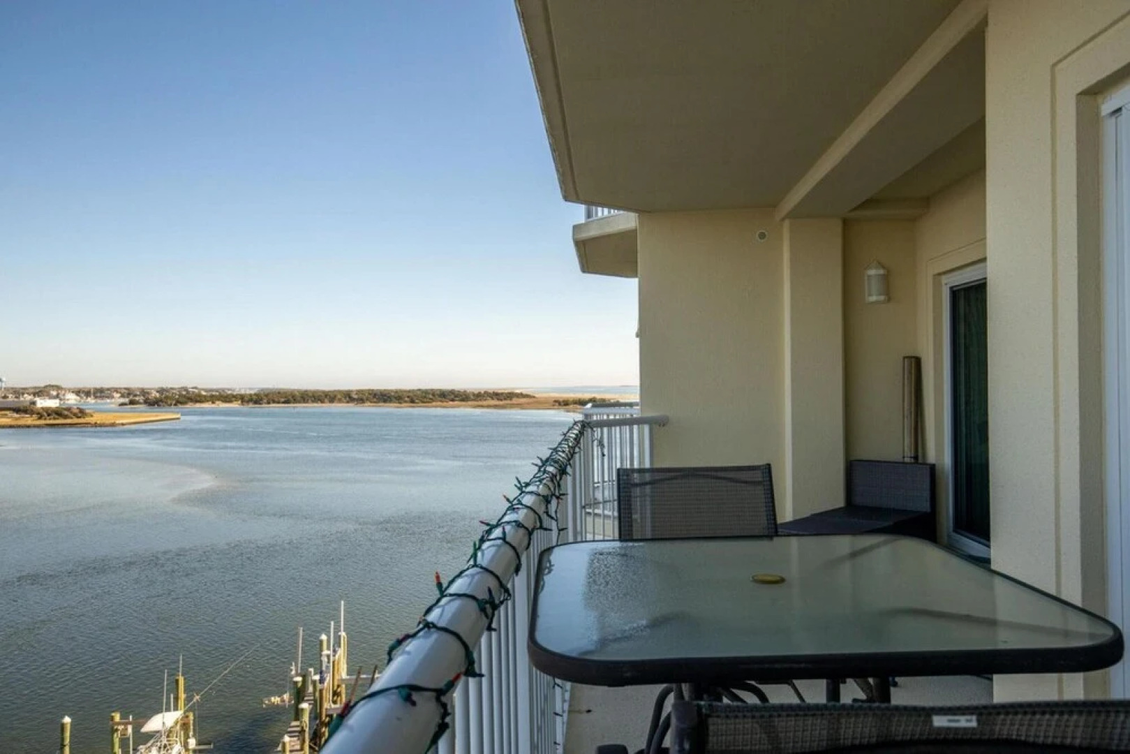 Yacht Club Dream 3 Bedroom Condo by RedAwning