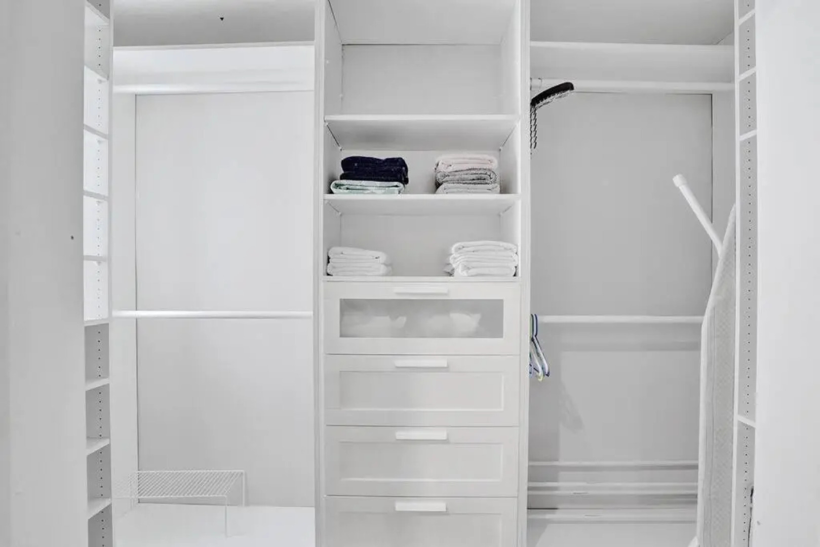 Stunning 4 Bedrm New Pool+Jacuzzi 1 Mile to Beach