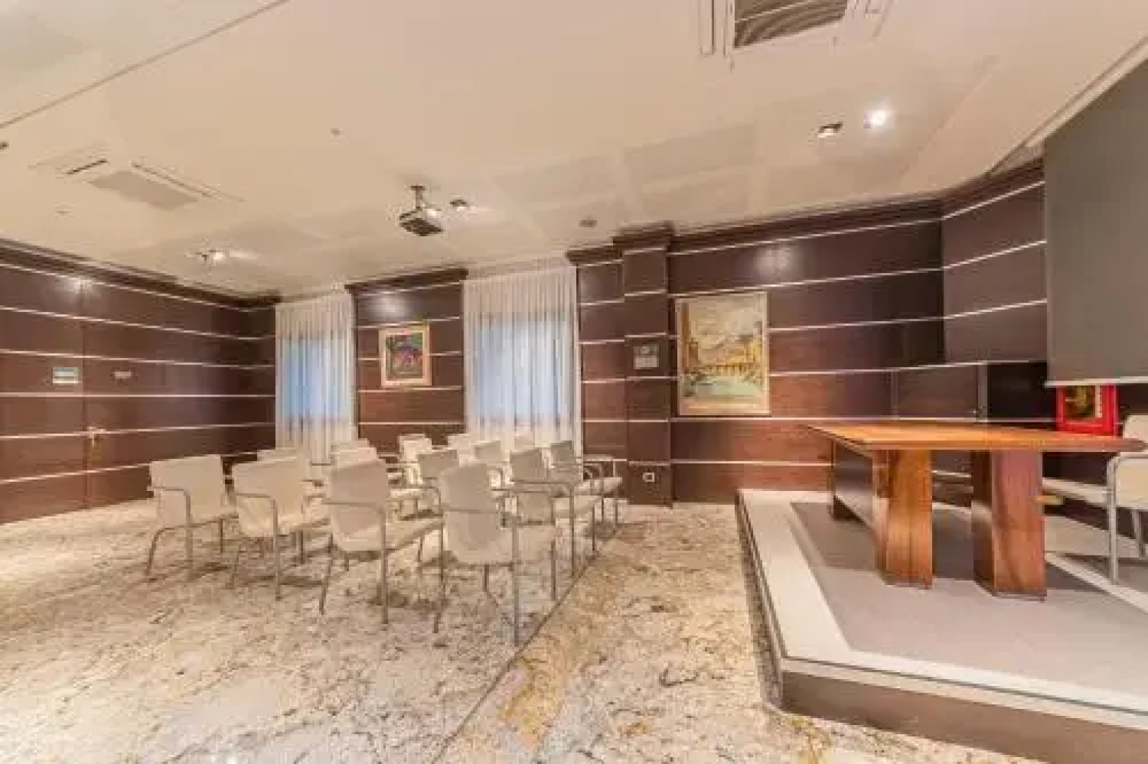 Dado Hotel International